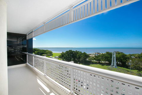 Cairns Luxury Waterfront Apartment - Accommodation Tasmania 2