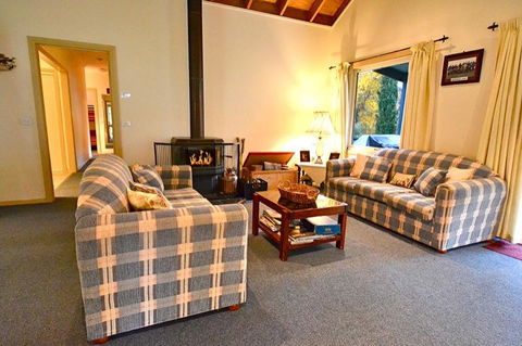 Camellia Lodge - Accommodation Tasmania 3