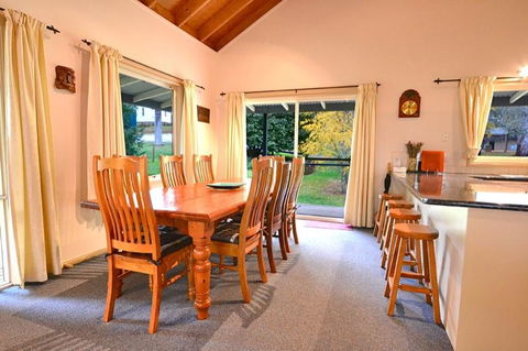 Camellia Lodge - Accommodation Tasmania 0