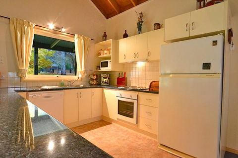 Camellia Lodge - Accommodation Tasmania 1