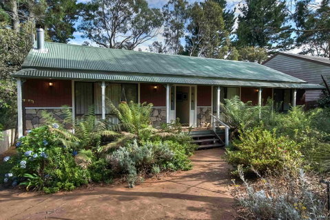 Camelot - Accommodation Tasmania 0