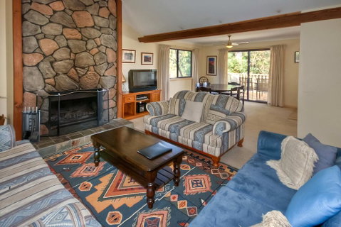 Camelot - Accommodation Tasmania 2