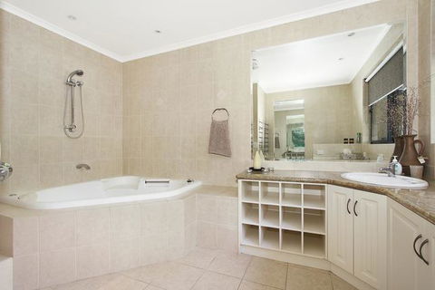 Canyons Bend - 5 Minute Walk To Shops And Cafes - Accommodation Tasmania 3