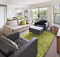 Caribou 3 - Modern  spacious with views over Lake Jindabyne - Accommodation Tasmania