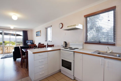 Cascades 13/3 Kurrajong Street - Accommodation Tasmania 3