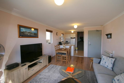 Cascades 13/3 Kurrajong Street - Accommodation Tasmania 2