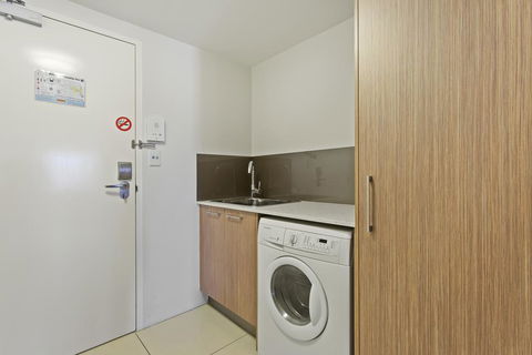 CBD Executive Apartments - Accommodation Tasmania 1