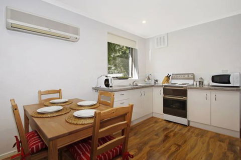 Cedar 6 - Fully Renovated Apartment - Accommodation Tasmania 1