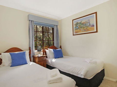 Cedar Cottage - Tudor Village - Accommodation Tasmania 0
