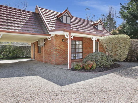 Cedar Cottage - Tudor Village - Accommodation Tasmania 3