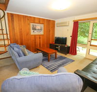 Cedar Holiday Units - Apartment 2 - Accommodation Tasmania