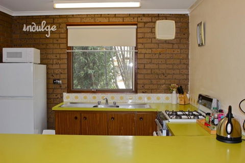 Cedar Holiday Units - Apartment 3 - Accommodation Tasmania 3