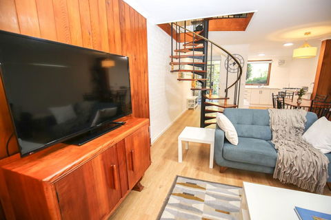 Cedar Holiday Units - Apartment 5 - Accommodation Tasmania 2