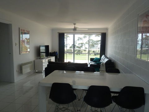 Central Luxury With Fabulous Views - Accommodation Tasmania 3