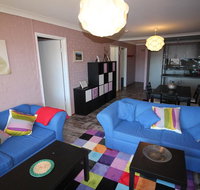 Central Park 14 - Centrally located with views to the mountains - Accommodation Tasmania