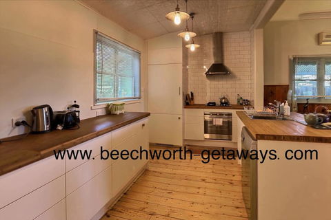 Cherry Blossom Cottage - Beechworth-Getaways - Accommodation Tasmania 1