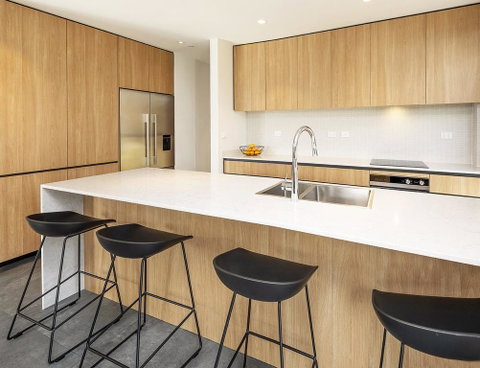 Chilam 'B' - Sophisticated Style With Views To The Lake & Mountains - Accommodation Tasmania 3