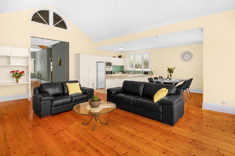 City To Beach - Free WIFI - Free 3 Car Parking - Great Location - Accommodation Tasmania 2