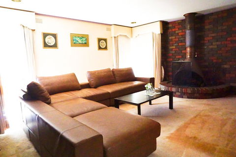 Classic Double Brick Garden House - Accommodation Tasmania 2