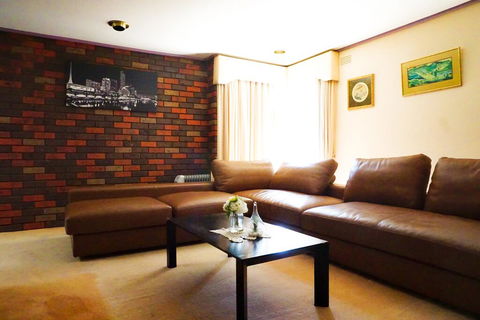 Classic Double Brick Garden House - Accommodation Tasmania 3