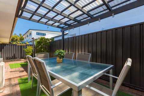 Coastal Convenience! Walk To The Shops & Cafes... - Accommodation Tasmania 3