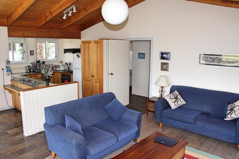Cockatoo Cabin - Accommodation Tasmania 1