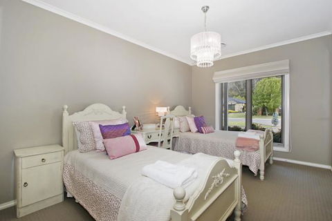 Collins Retreat - 4 Bedroom Home With Pool - Accommodation Tasmania 1