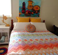 Colourful creative Artist house Glen Waverley - Accommodation Tasmania