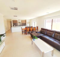 Comfortable 5BR House 6mins to Werribee Station.Great Ocean Road tourist stopover - Accommodation Tasmania