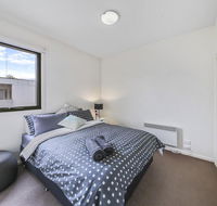 Comfy 2BR Suite Near Flemington Races FREE Parking - Accommodation Tasmania