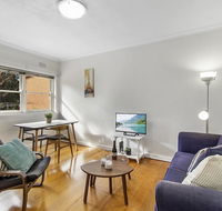 Comfy one-bedroom unit between city and airport - Accommodation Tasmania