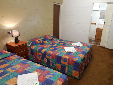 Commercial Hotel - Accommodation Tasmania 0