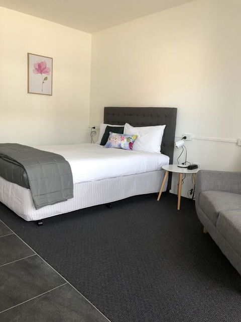 Commodore Motor Inn - Accommodation Tasmania 2