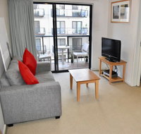 Convenient City Apartment with Pool Gym and Tennis Court - Accommodation Tasmania