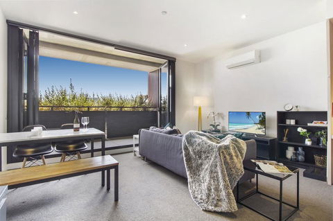 Convenient City Apartment With Resort-style Extras - Accommodation Tasmania 0