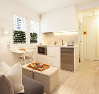 Cosy Flat in Art Deco Building Minutes From City - Accommodation Tasmania
