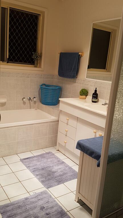 Cosy Quiet Bedroom Ferny Grove - Accommodation Tasmania 3