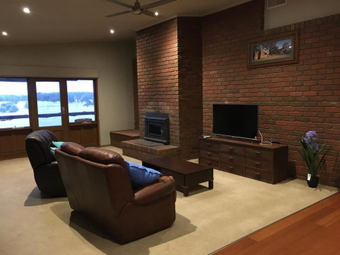 Country Farm House Close To Ballarat - Accommodation Tasmania 3
