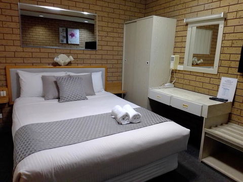 Country Home Motor Inn - Accommodation Tasmania 0