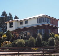 Country Meets Town - Accommodation Tasmania