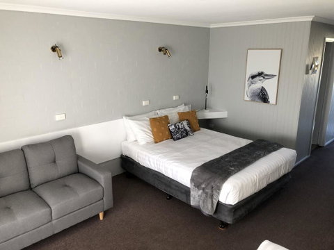 Country Roads Motor Inn - Accommodation Tasmania 0