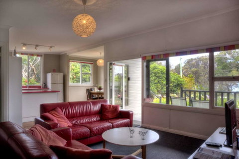 Cove Beach Apartment 1 - Accommodation Tasmania 2