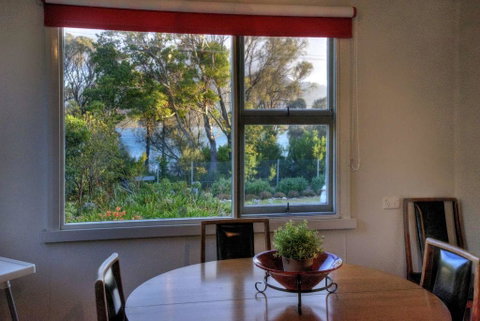 Cove Beach Apartment 1 - Accommodation Tasmania 1