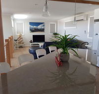 Cozzys Condo Luxury Beach House - Accommodation Tasmania