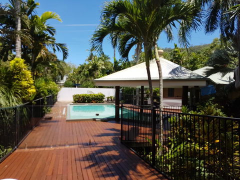 Crazy About Cairns Resort Living - 6 Bedrooms - Accommodation Tasmania 1