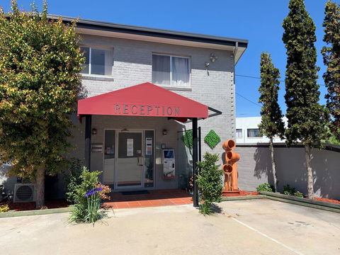 Crest Motor Inn - Accommodation Tasmania 0