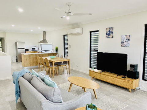 DAYDREAMING Airlie Beach, Water Views & Only 200m To Boardwalk. - Accommodation Tasmania 0