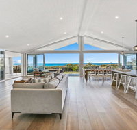 Dayz Dreamin - pool gas fireplace and beachfront - Accommodation Tasmania