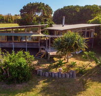 Delicate Nobby Artist Studio 898 Point Plomer Road - Accommodation Tasmania
