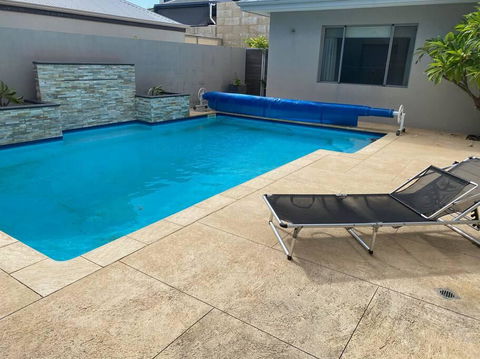 Delux Living In Wannanup - Accommodation Tasmania 0